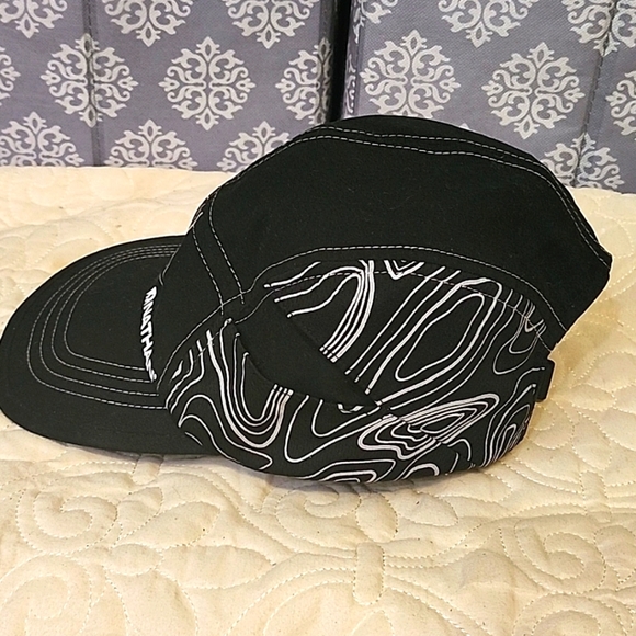 Nathan Stash Running Hat in Black With Reflective Details - Picture 2 of 6